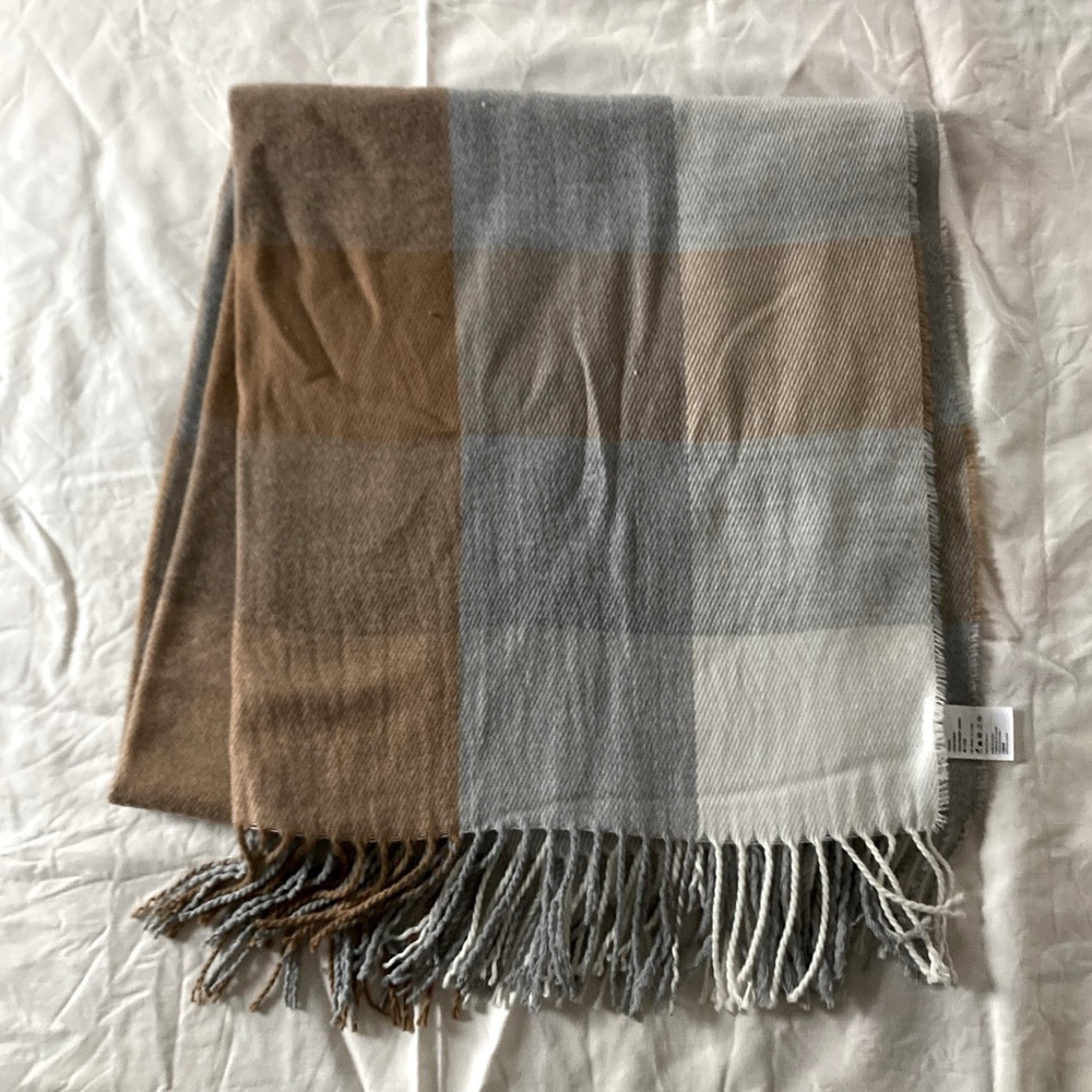 NWOT Plaid Blanket Scarf